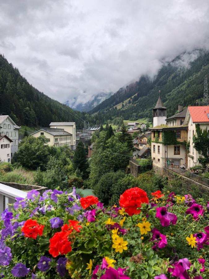 Alpine Haus Apartamento Göschenen Exterior foto