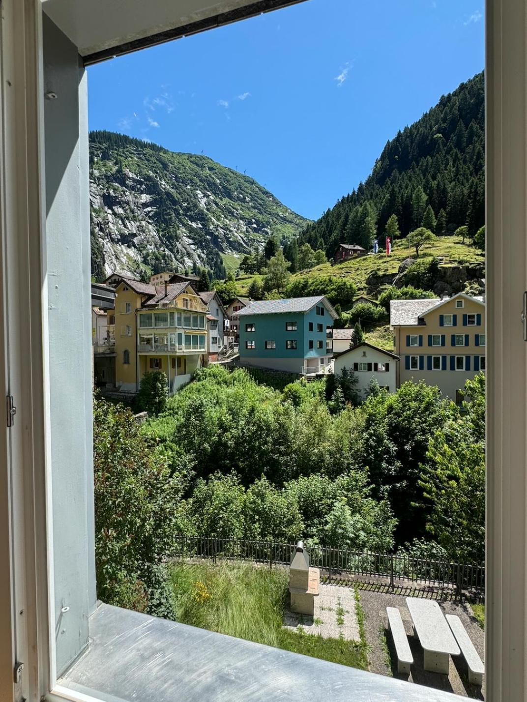 Alpine Haus Apartamento Göschenen Exterior foto